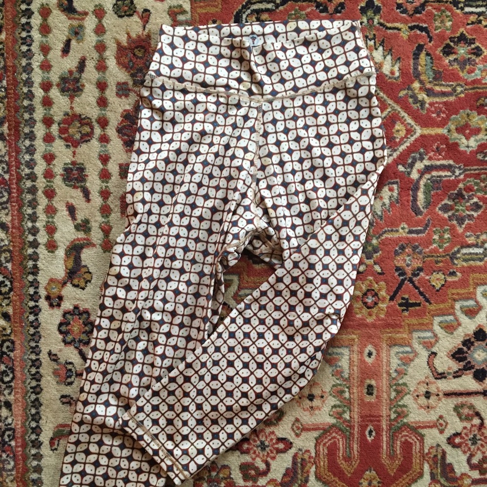 Indigo Luna S cropped yoga pants great condition